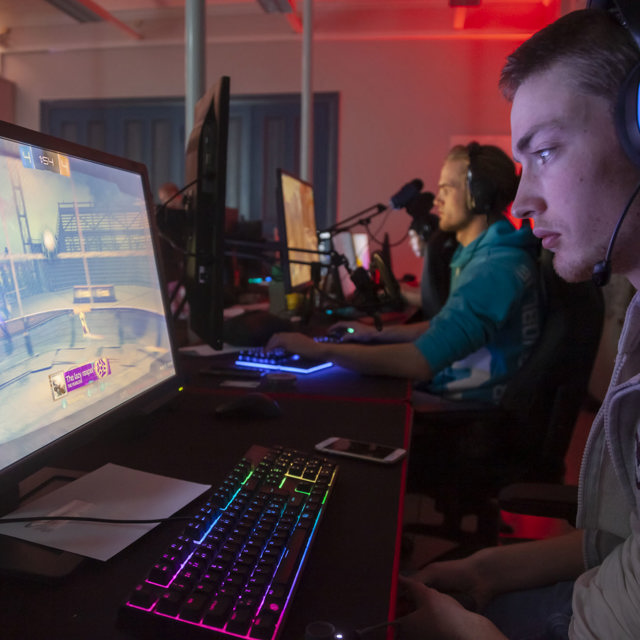 Sunnfjord Folkehogskole Esport Spiller Kontroller
